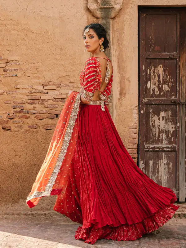 CHOLI W/ DUPATTA & LEHENGA