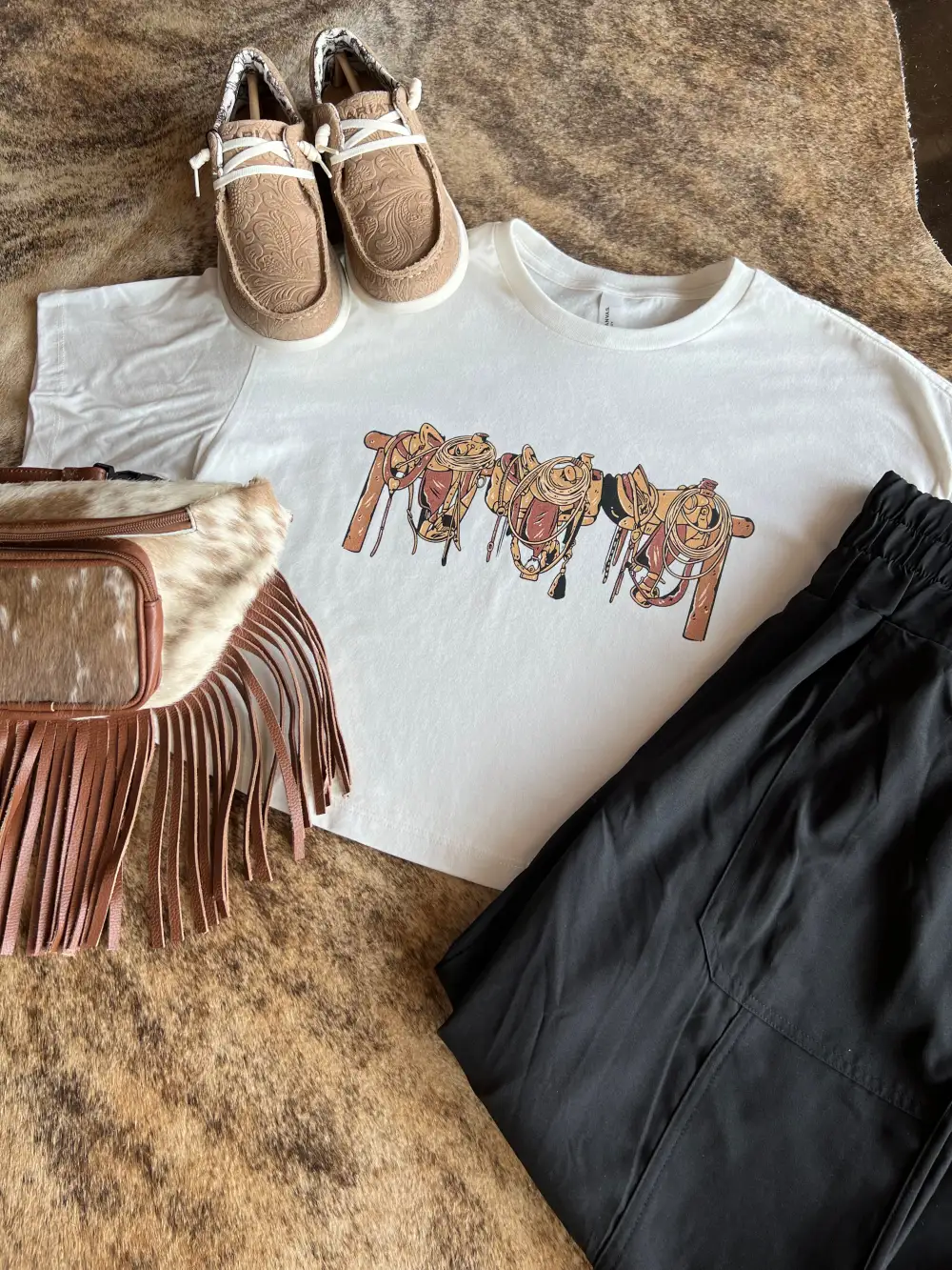 3 Amigos Saddle CROP Tee