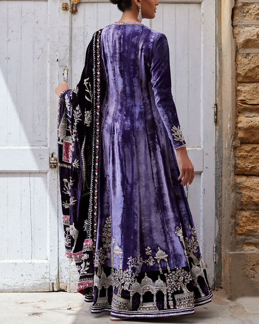 Elegant vintage embroidered velvet kaftan