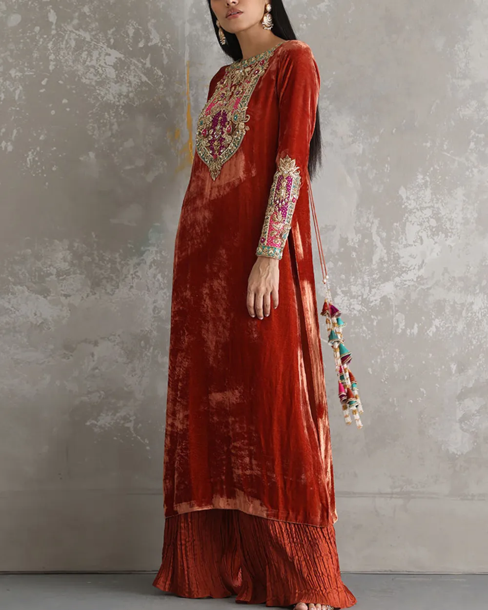 Elegant embroidered velvet kaftan