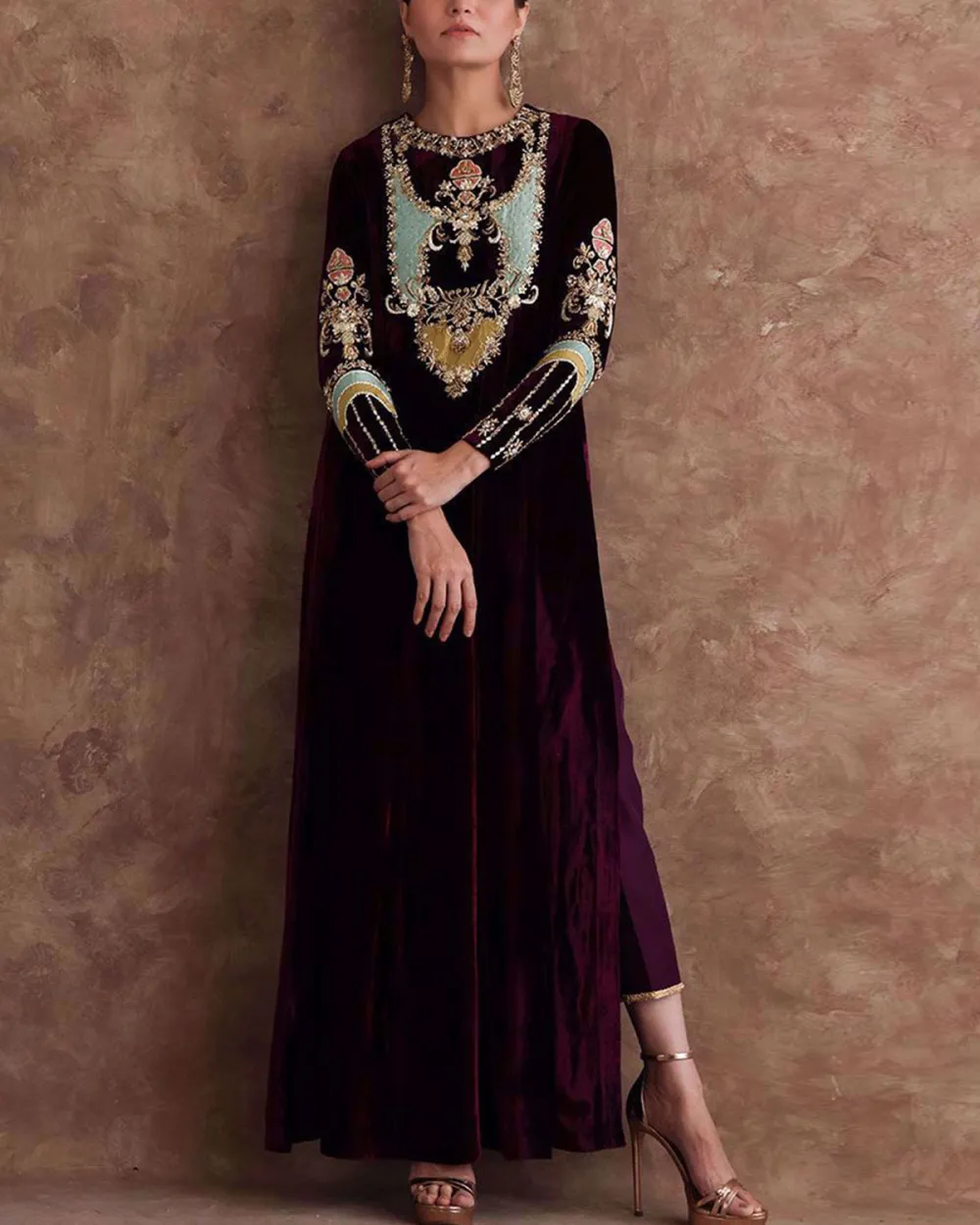 Elegant embroidered velvet kaftan