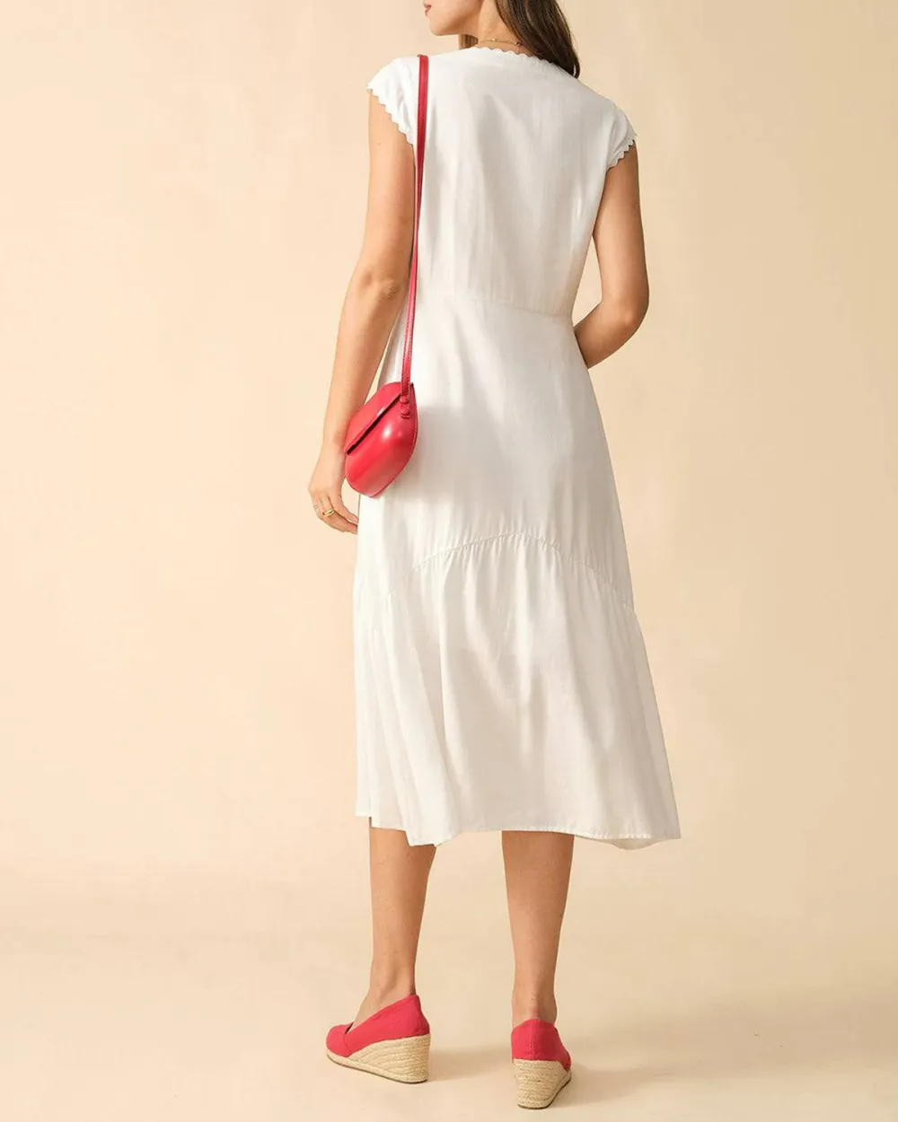 White long dress with wavy edges