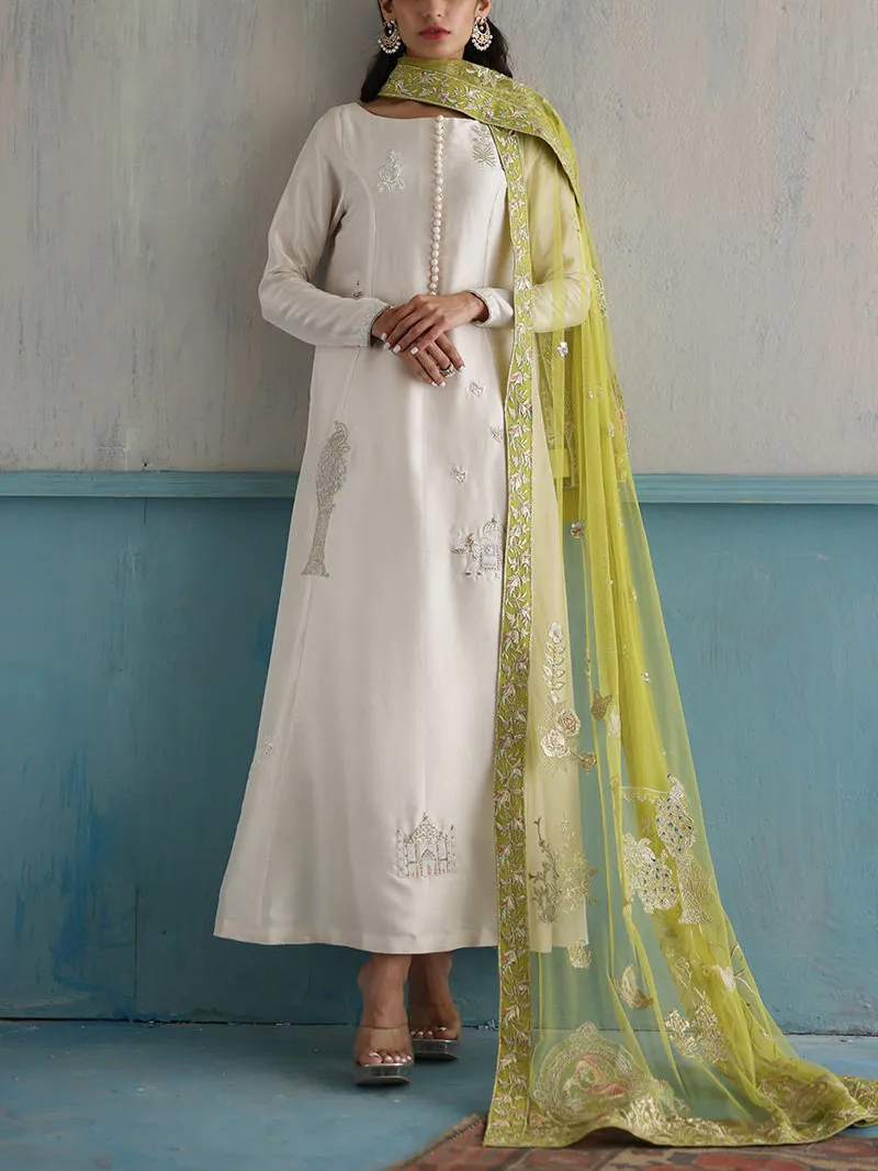 Elegant embroidered kaftan