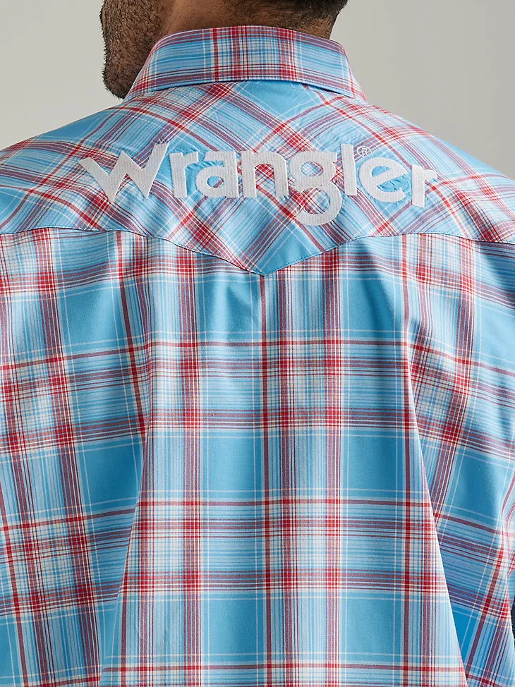 MEN'S WRANGLER® LOGO LONG SLEEVE WESTERN SNAP PLAID SHIRT IN SUNNY BLUE