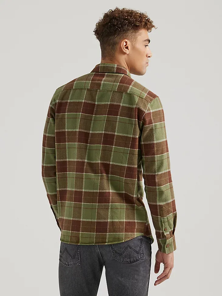 WRANGLER X BUFFALO TRACE™ MEN'S FLANNEL SHIRT IN KENTUCKY GREEN