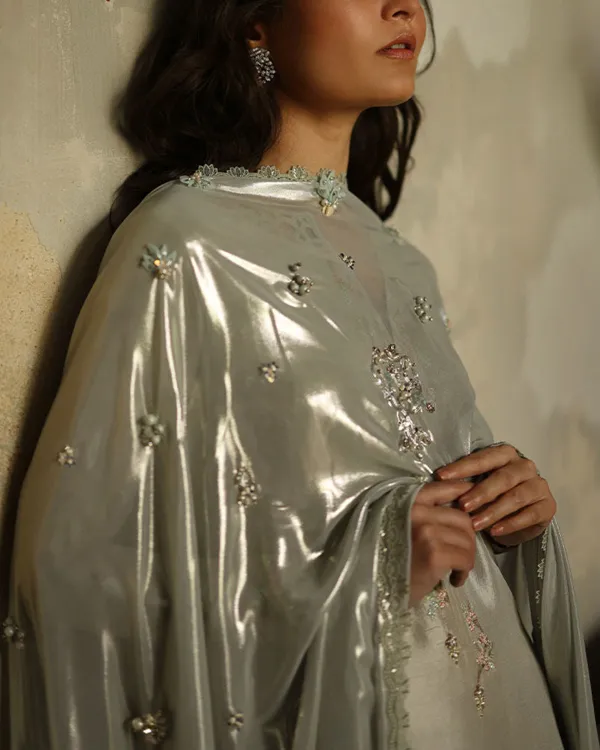 Elegant embroidered kaftan