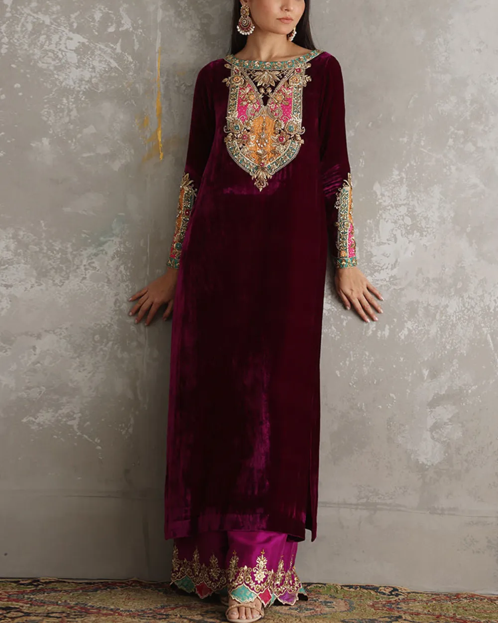 Vintage Elegant Embroidered Velvet Kaftan