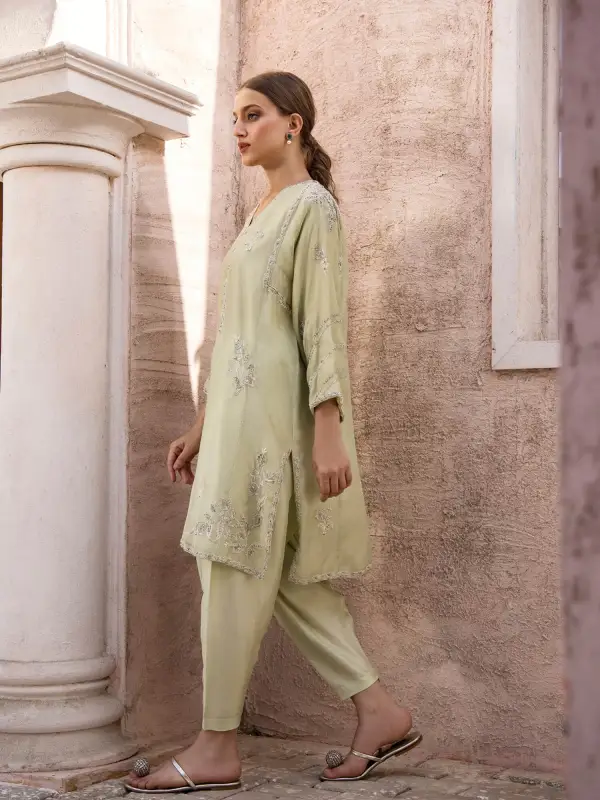 RAYA KURTA W/ SKINNY SHALWAR