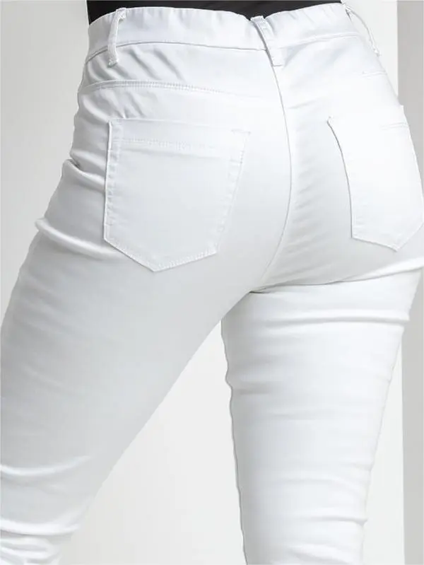 White skinny trousers with front and back pockets