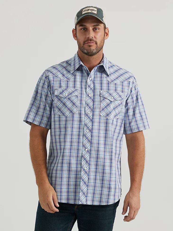 MEN'S WRANGLER® 20X® COMPETITION ADVANCED COMFORT SHORT SLEEVE WESTERN SNAP TWO POCKET PLAID SHIRT IN ORANGE SEA