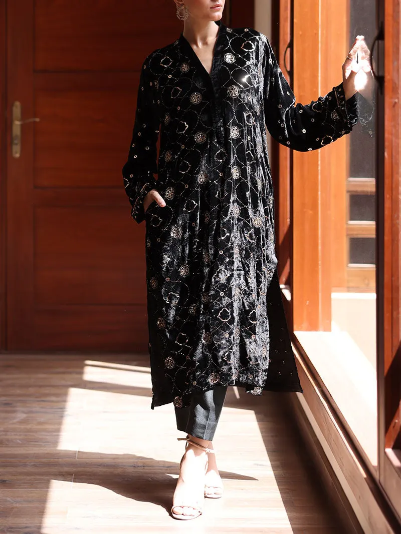 Elegant embroidered velvet kaftan