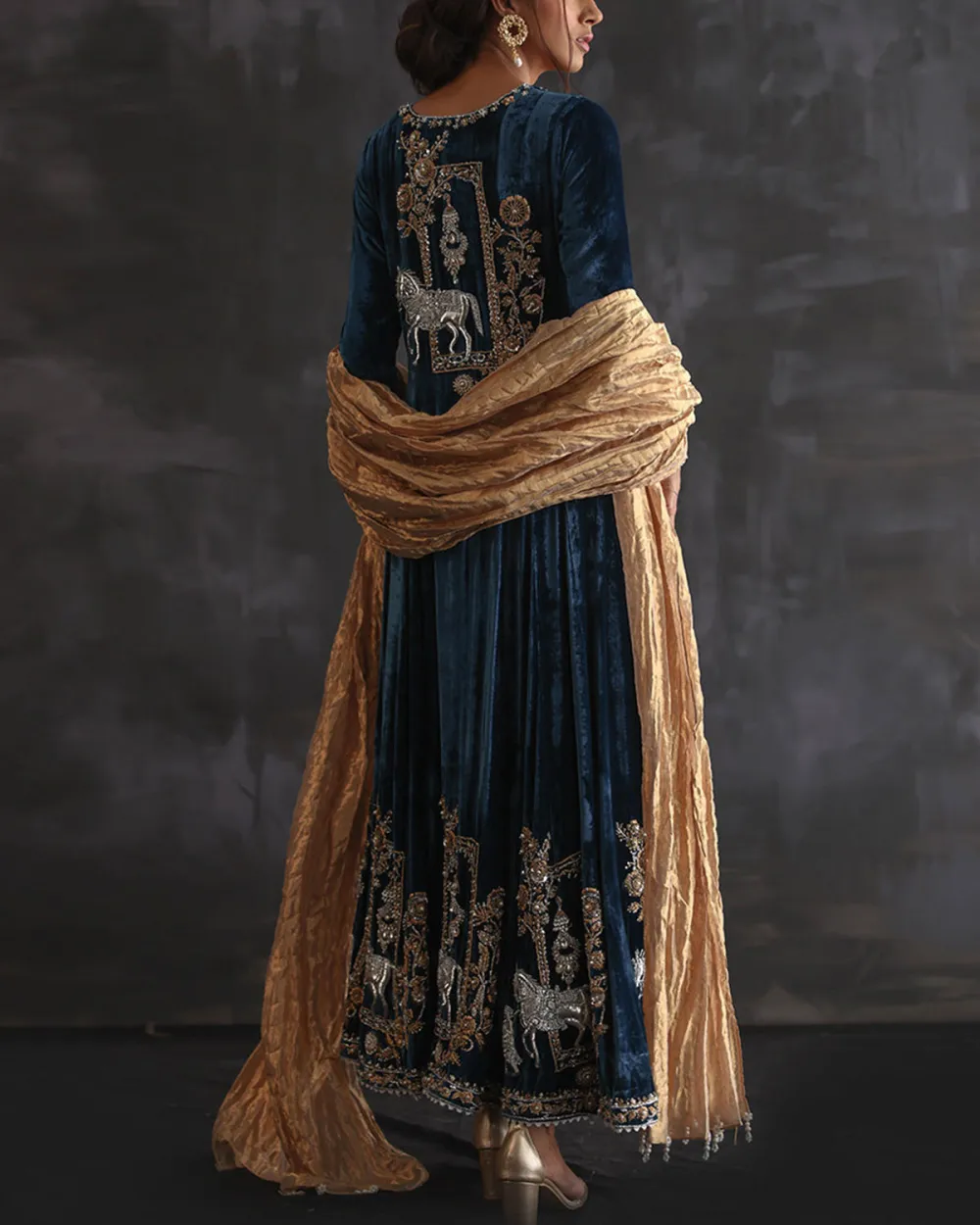 Elegant vintage embroidered velvet kaftan