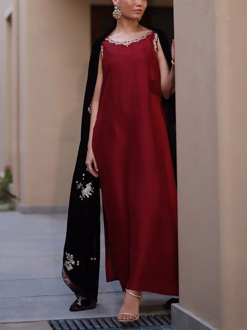 Elegant embroidered kaftan