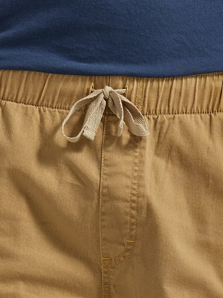 MEN'S FREE TO STRETCH™ DRAWSTRING CARGO SHORT IN ACORN