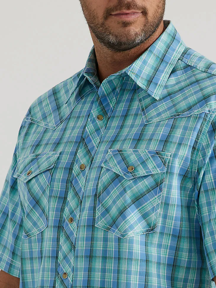 MEN'S WRANGLER® 20X® COMPETITION ADVANCED COMFORT SHORT SLEEVE WESTERN SNAP TWO POCKET PLAID SHIRT IN ORANGE SEA