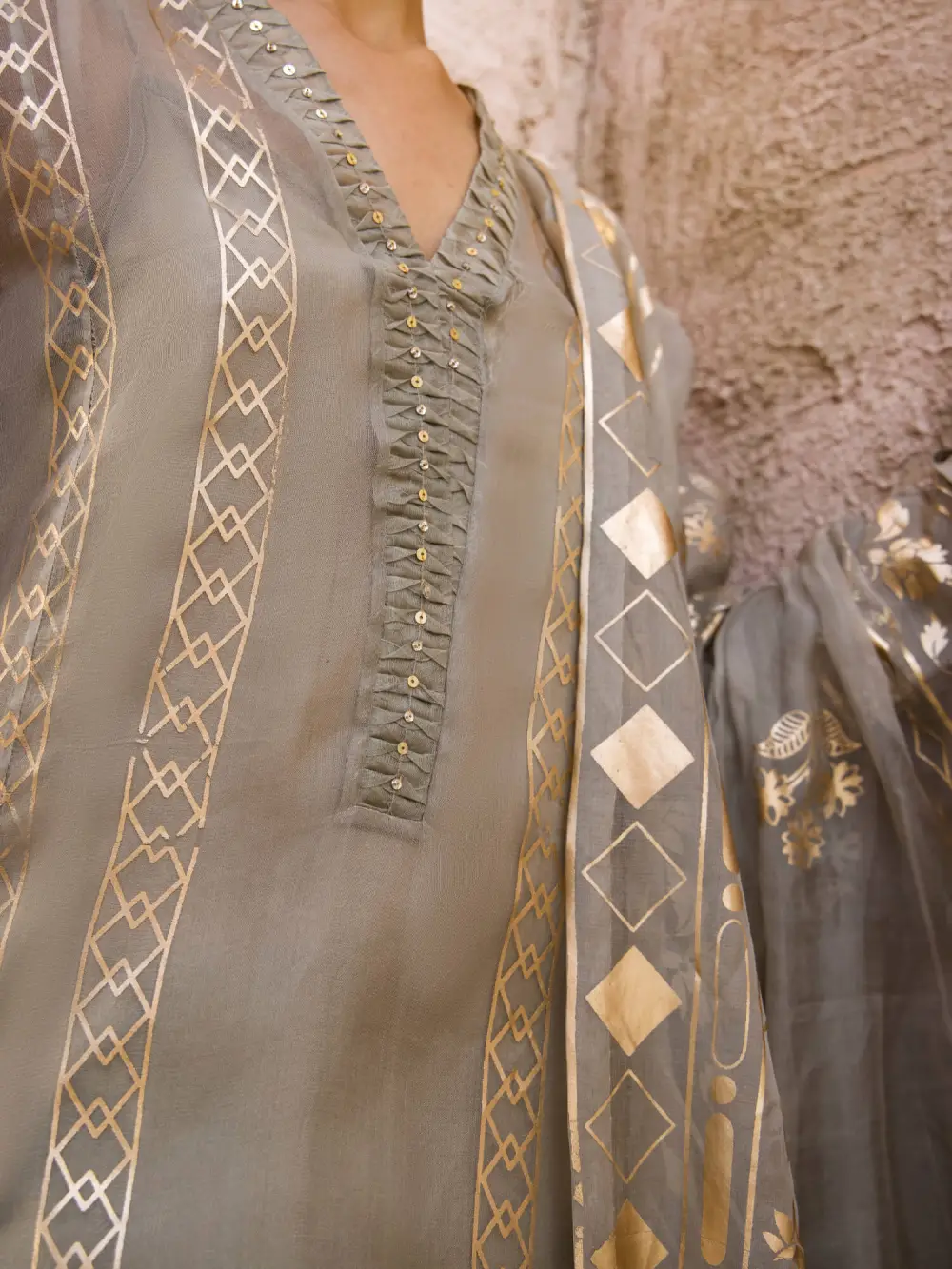 AATH KALI KURTA W/ SKINNY SHALWAR & DUPATTA