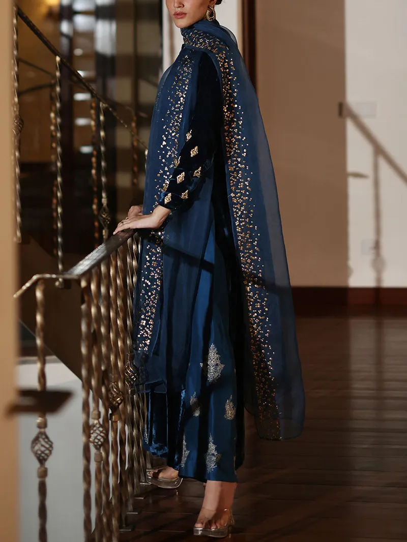 Elegant embroidered velvet kaftan