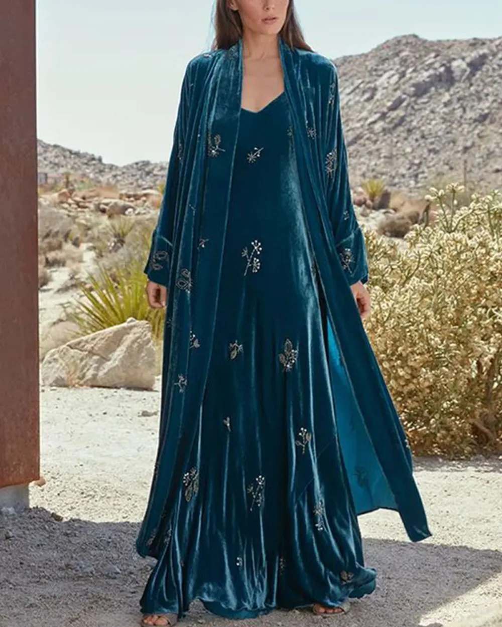 Elegant embroidered velvet cardigan and dress two-piece set