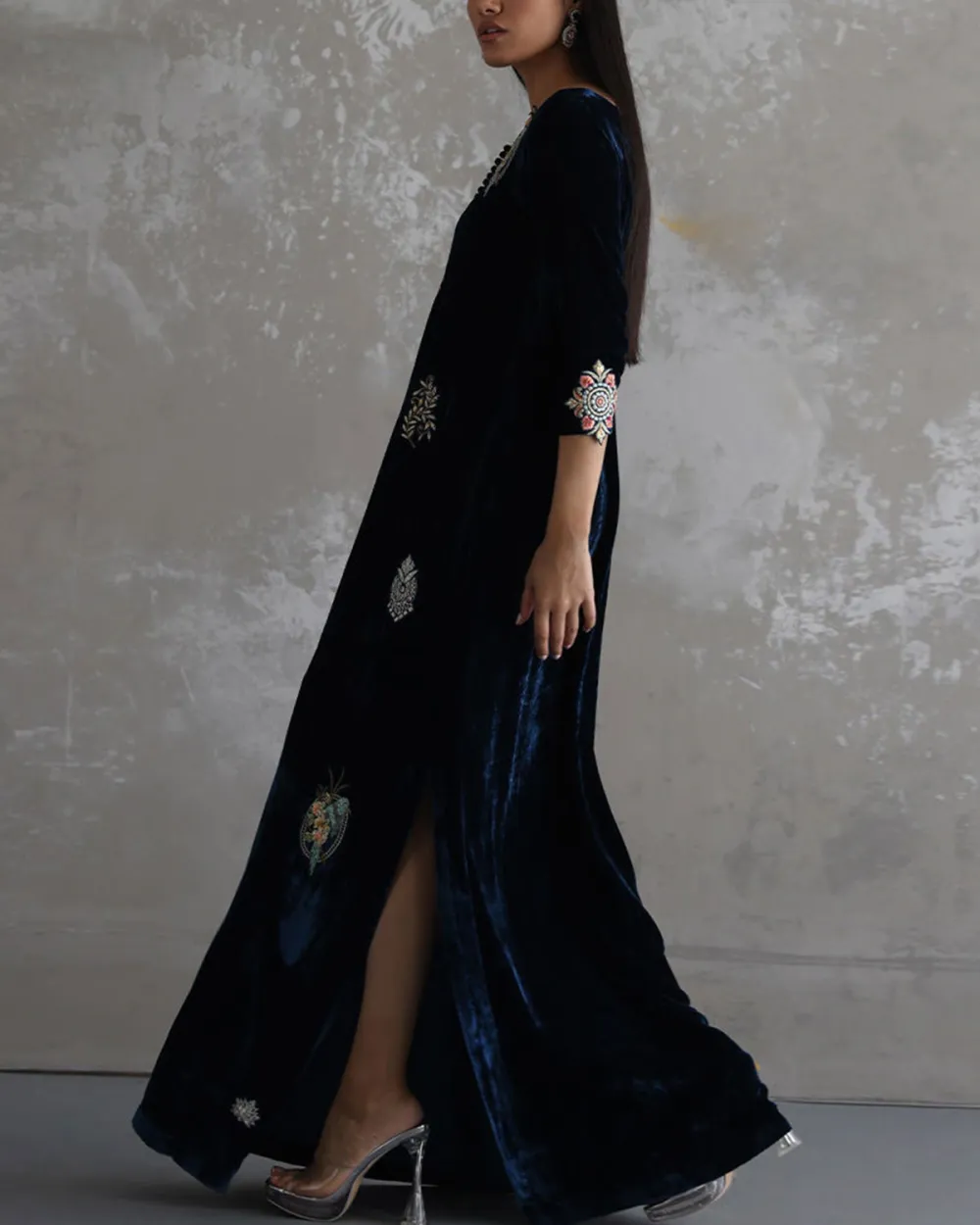 Elegant embroidered velvet kaftan