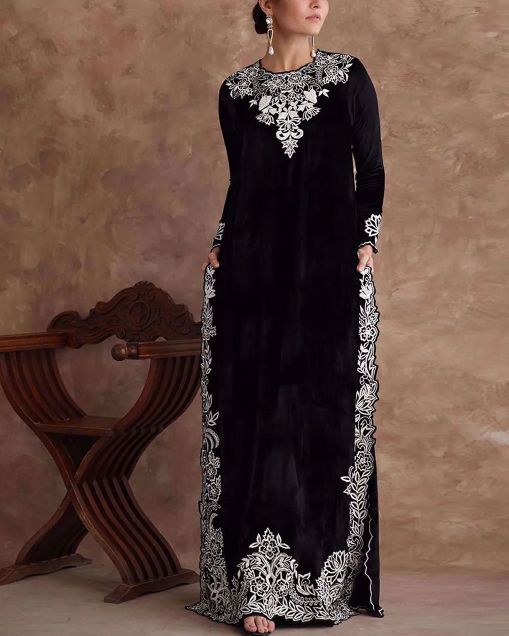 Elegant embroidered velvet kaftan