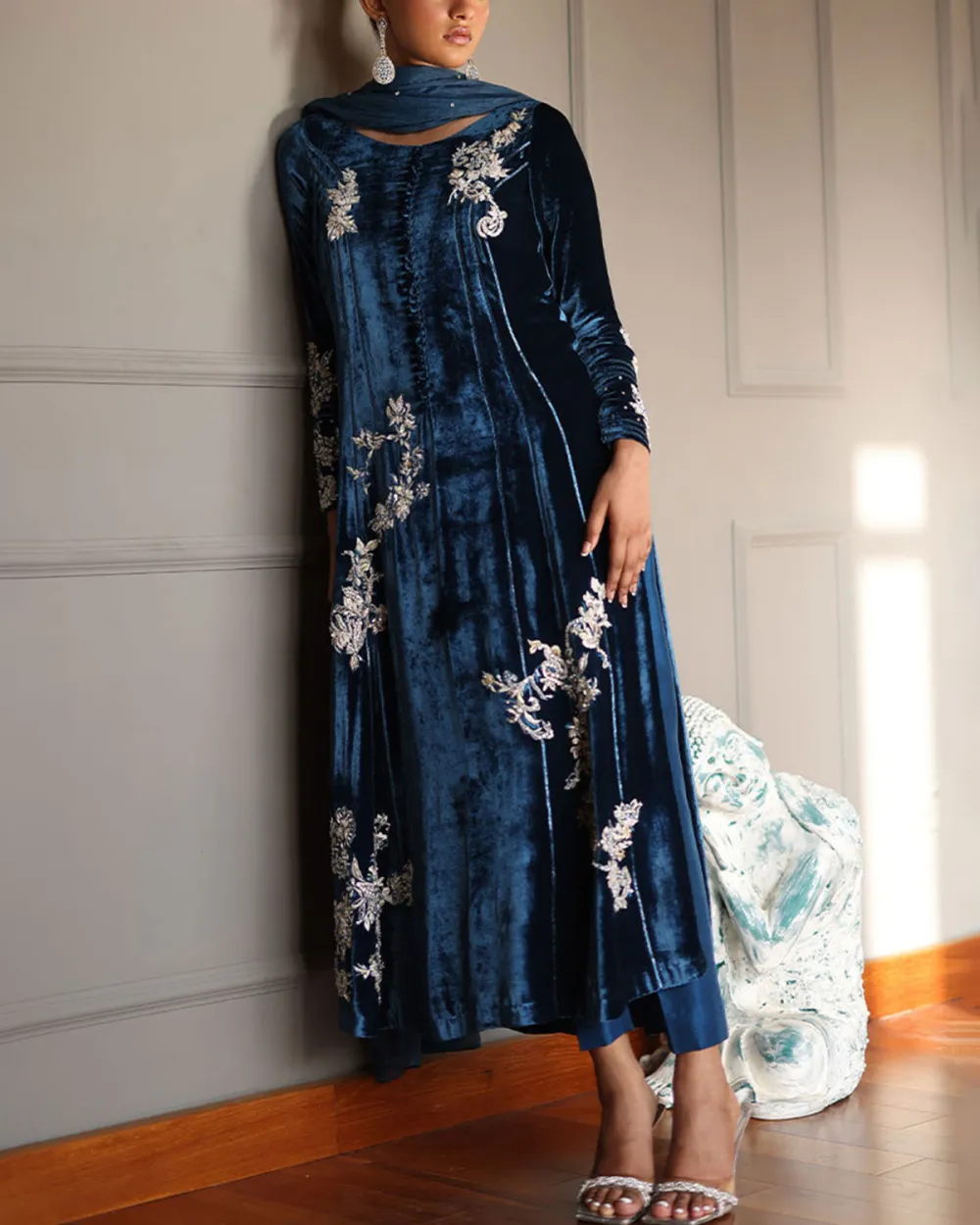 Vintage embroidered velvet kaftan