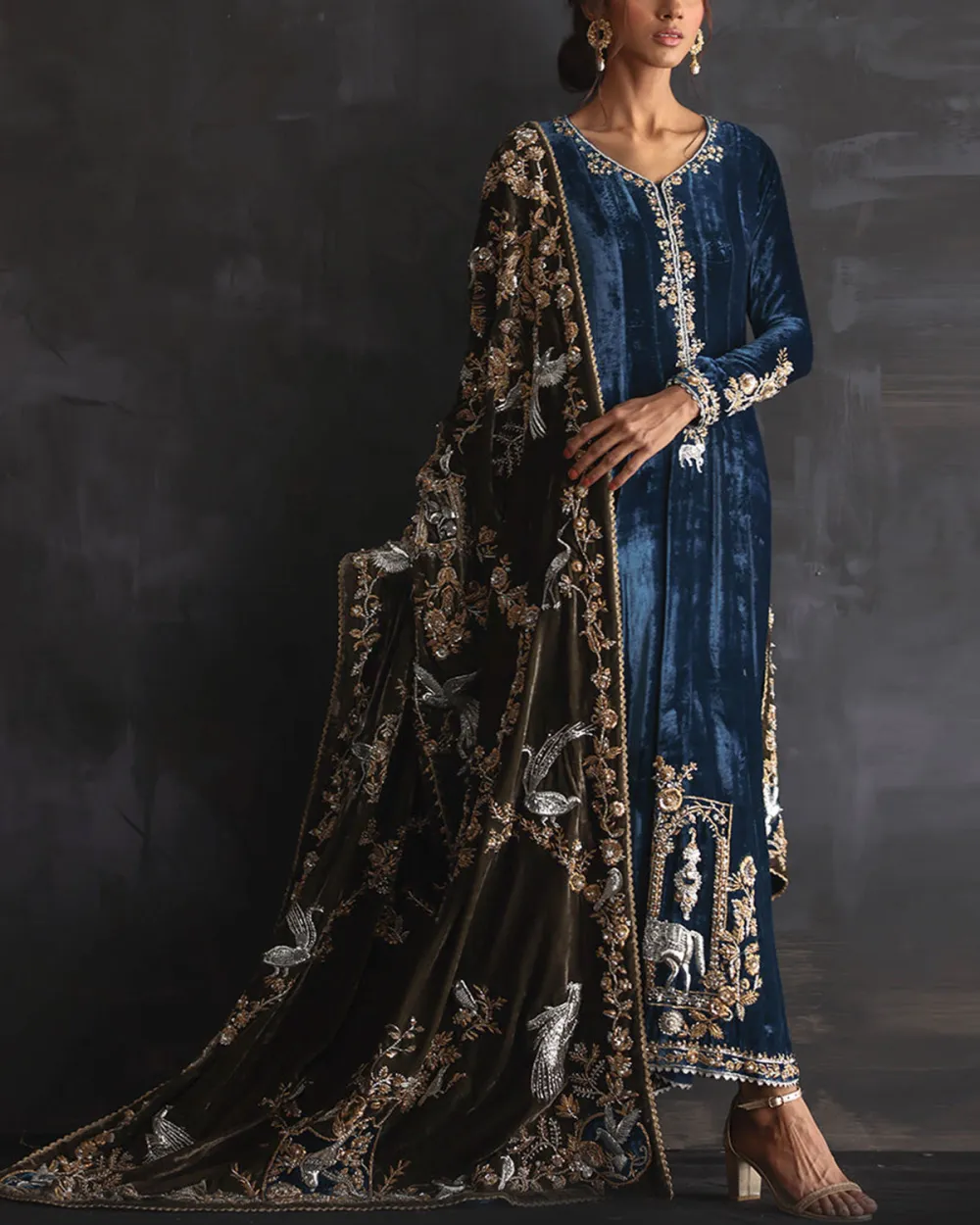 Elegant vintage embroidered velvet kaftan