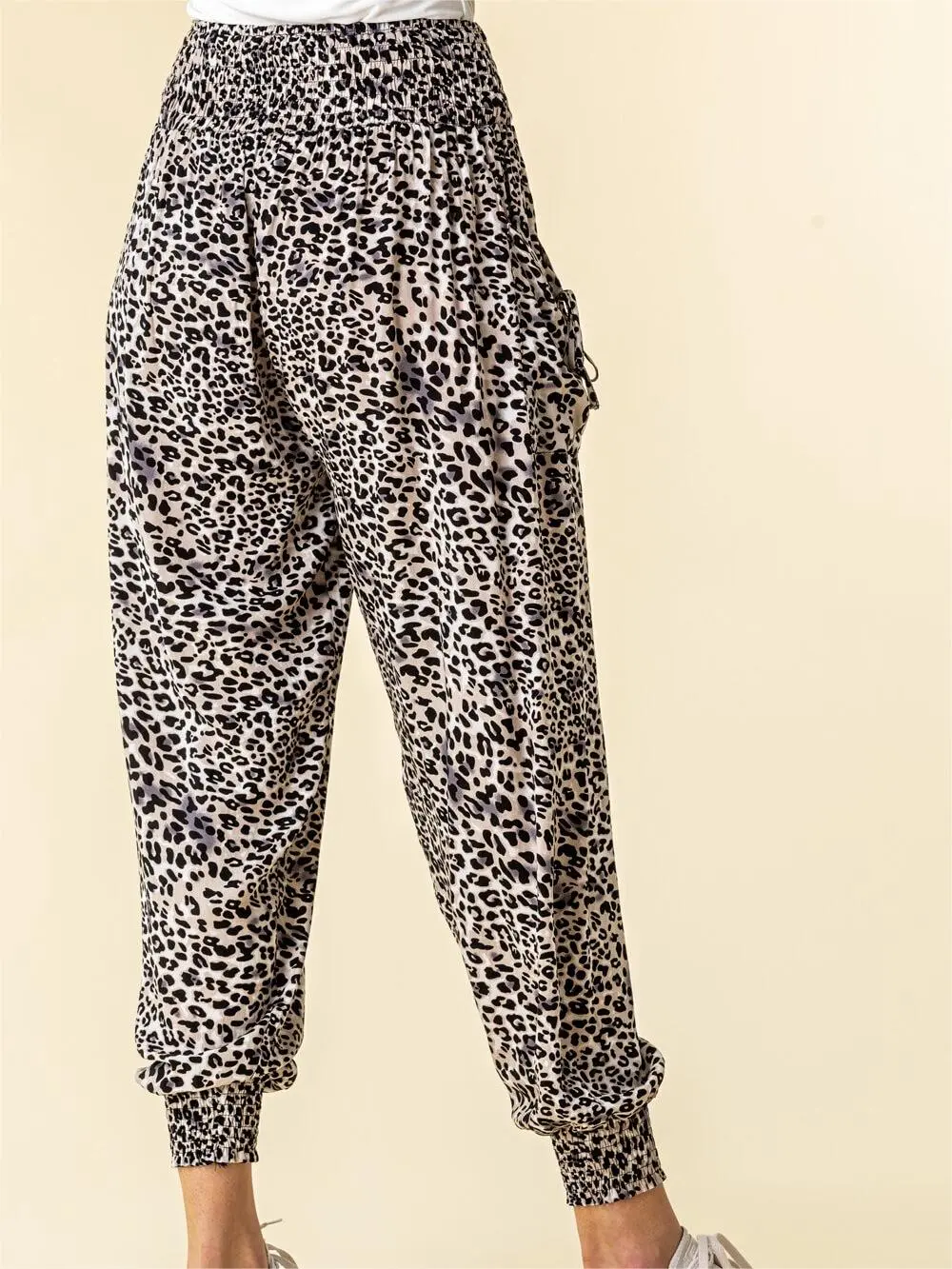 Leopard print cropped trousers