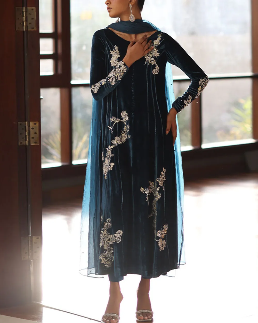 Vintage embroidered velvet kaftan