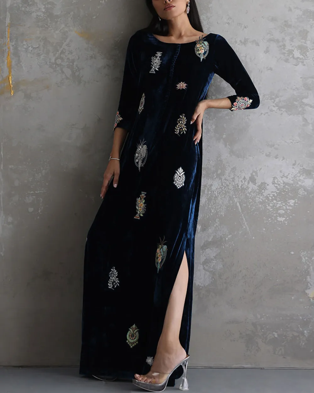 Elegant embroidered velvet kaftan