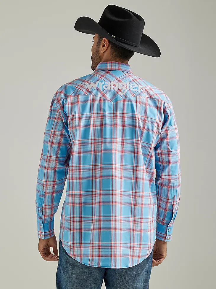 MEN'S WRANGLER® LOGO LONG SLEEVE WESTERN SNAP PLAID SHIRT IN SUNNY BLUE