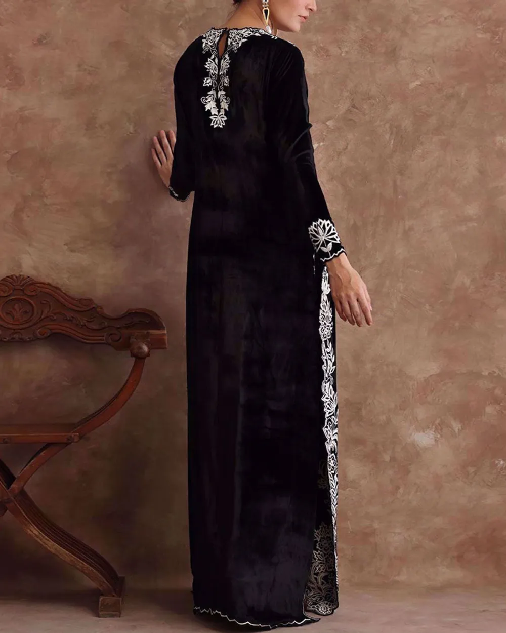 Elegant embroidered velvet kaftan