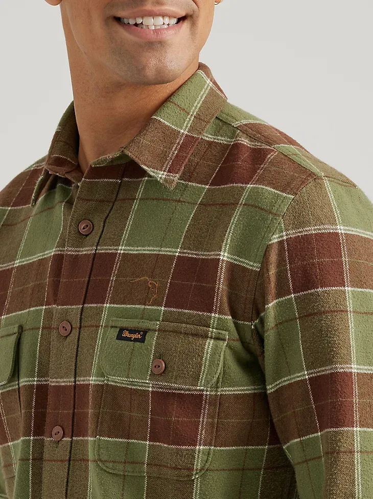 WRANGLER X BUFFALO TRACE™ MEN'S FLANNEL SHIRT IN KENTUCKY GREEN