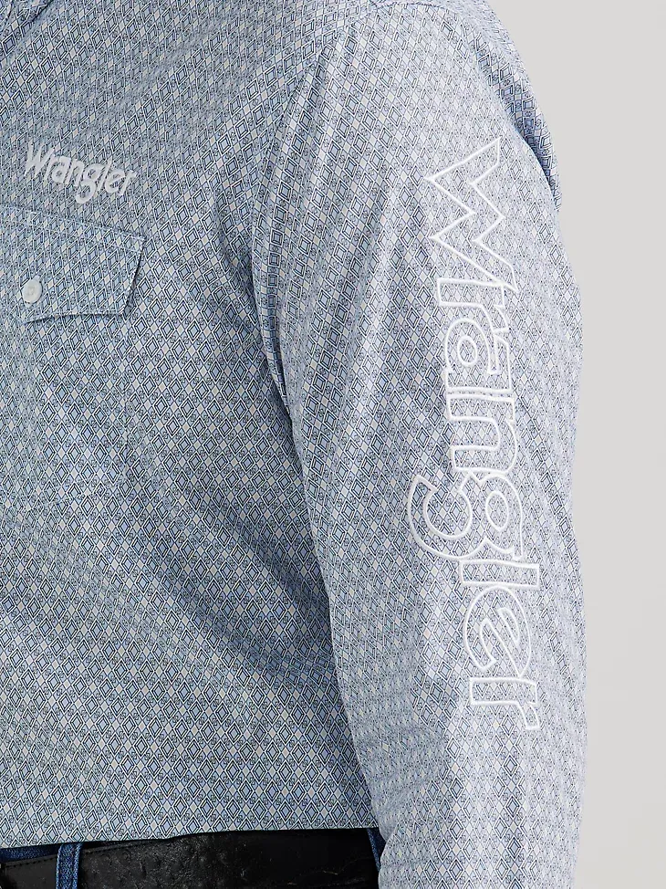 MEN'S WRANGLER® LOGO LONG SLEEVE BUTTON-DOWN PRINT SHIRT IN PALE BLUE