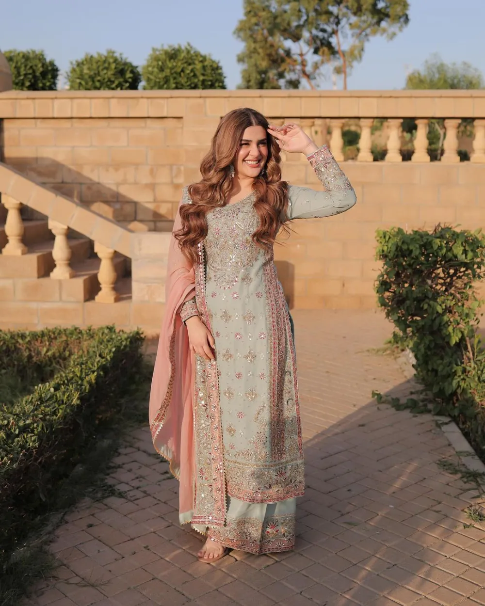 Sahar Embroidered Kurta Set