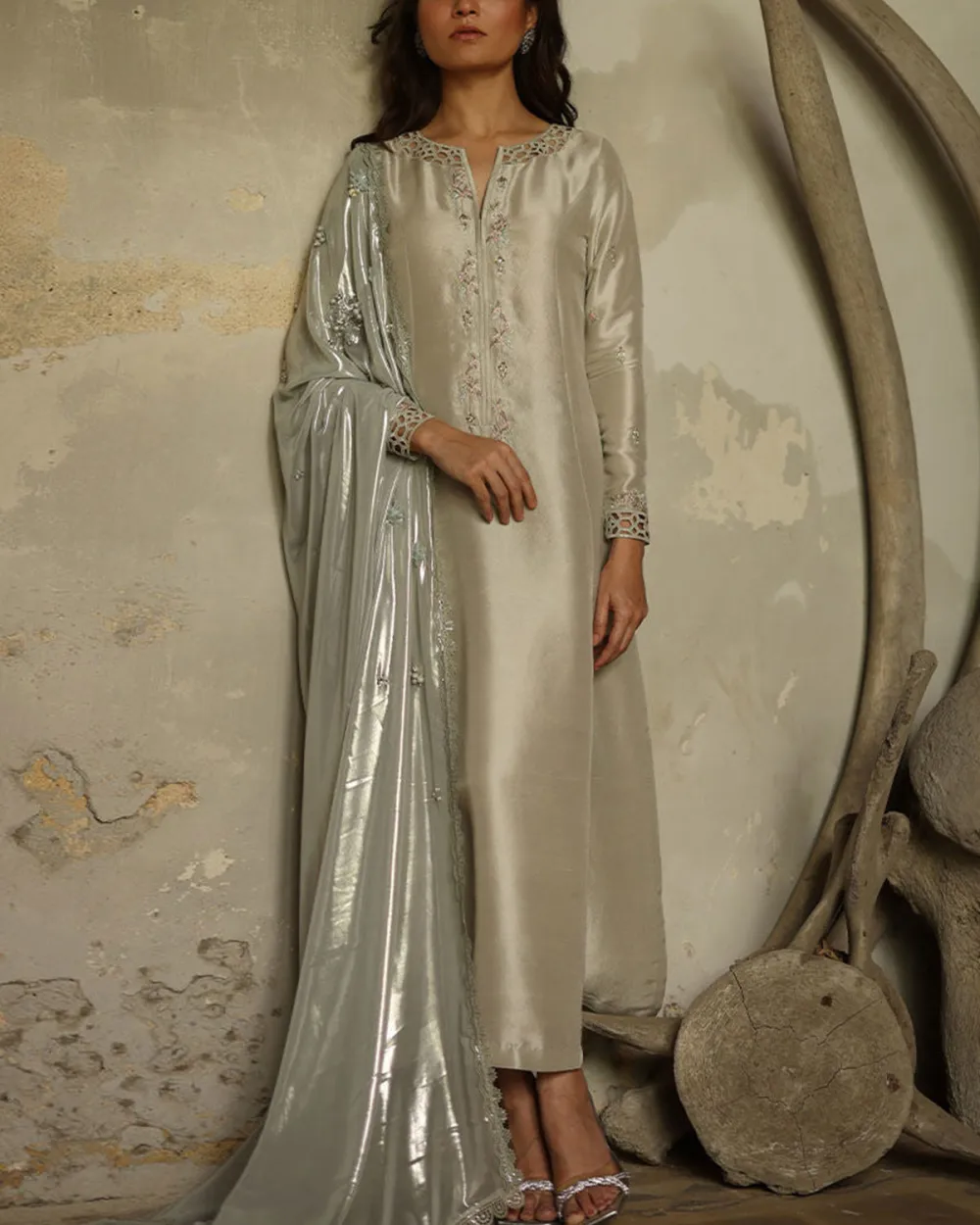 Elegant embroidered kaftan