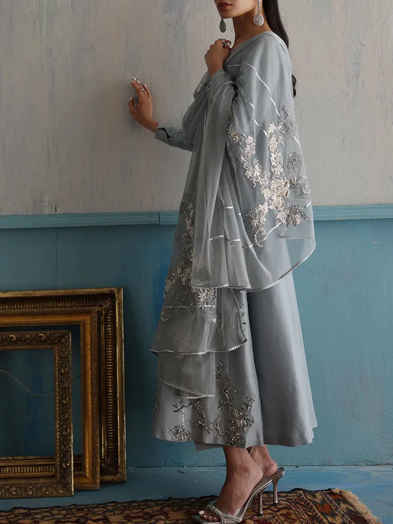 Elegant embroidered kaftan