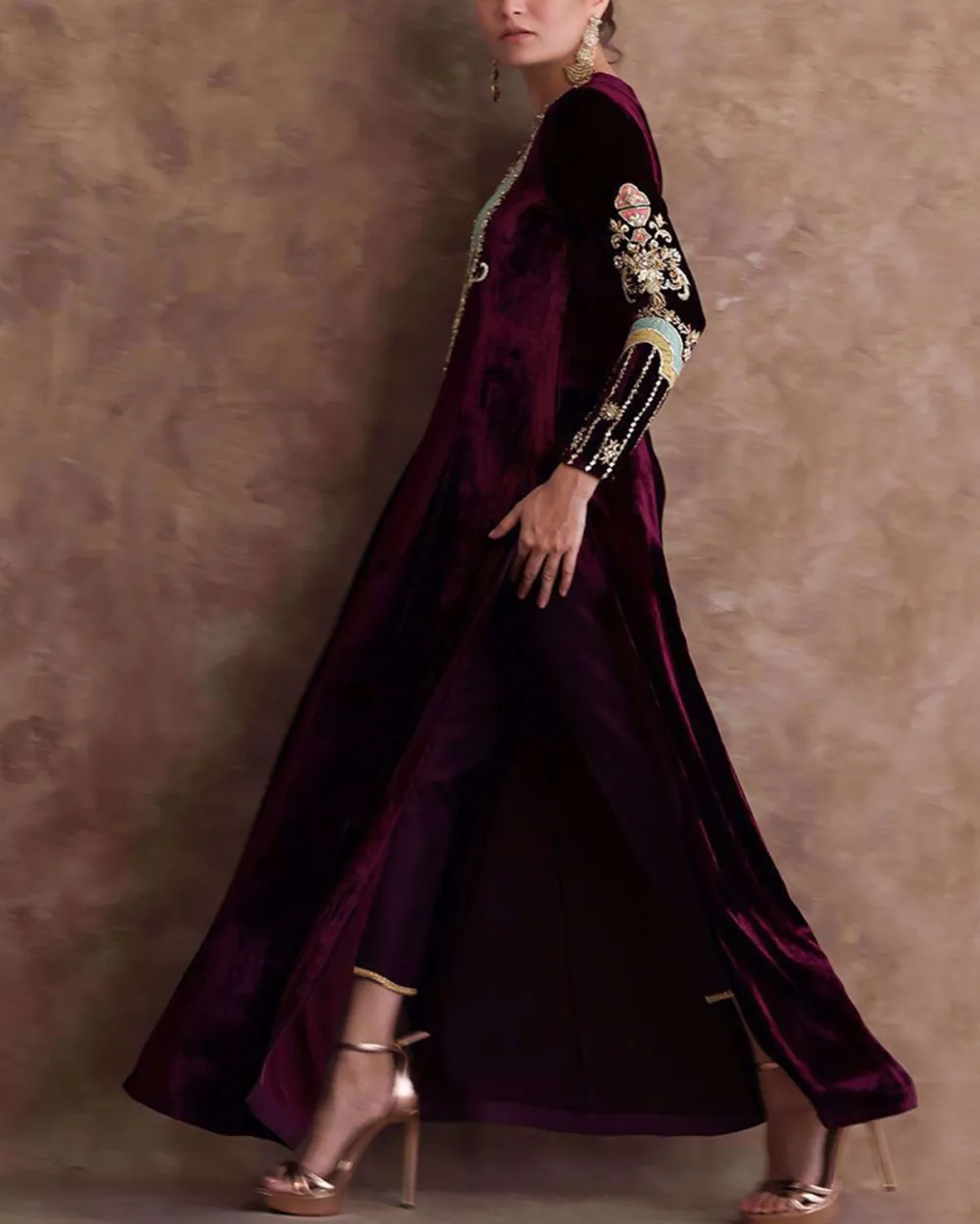 Elegant embroidered velvet kaftan