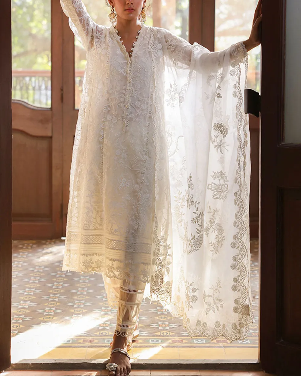 Embroidered lace kaftan