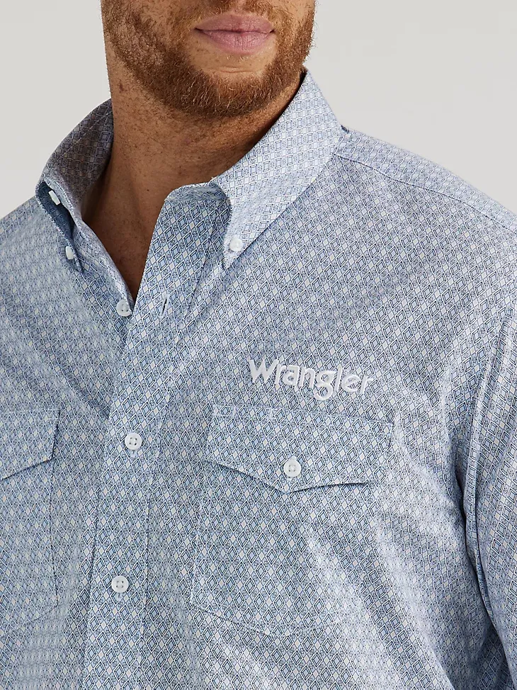 MEN'S WRANGLER® LOGO LONG SLEEVE BUTTON-DOWN PRINT SHIRT IN PALE BLUE