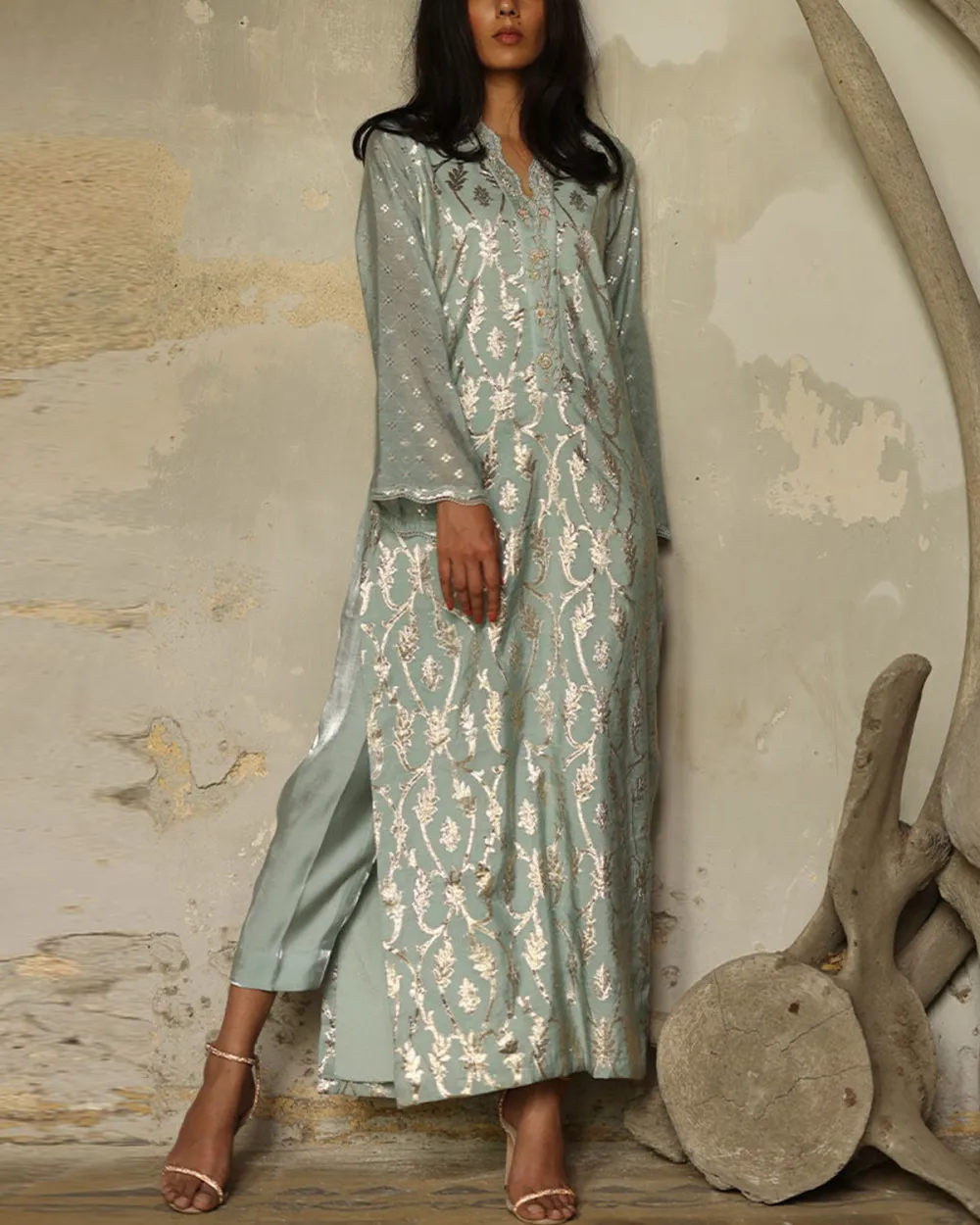 Elegant embroidered kaftan