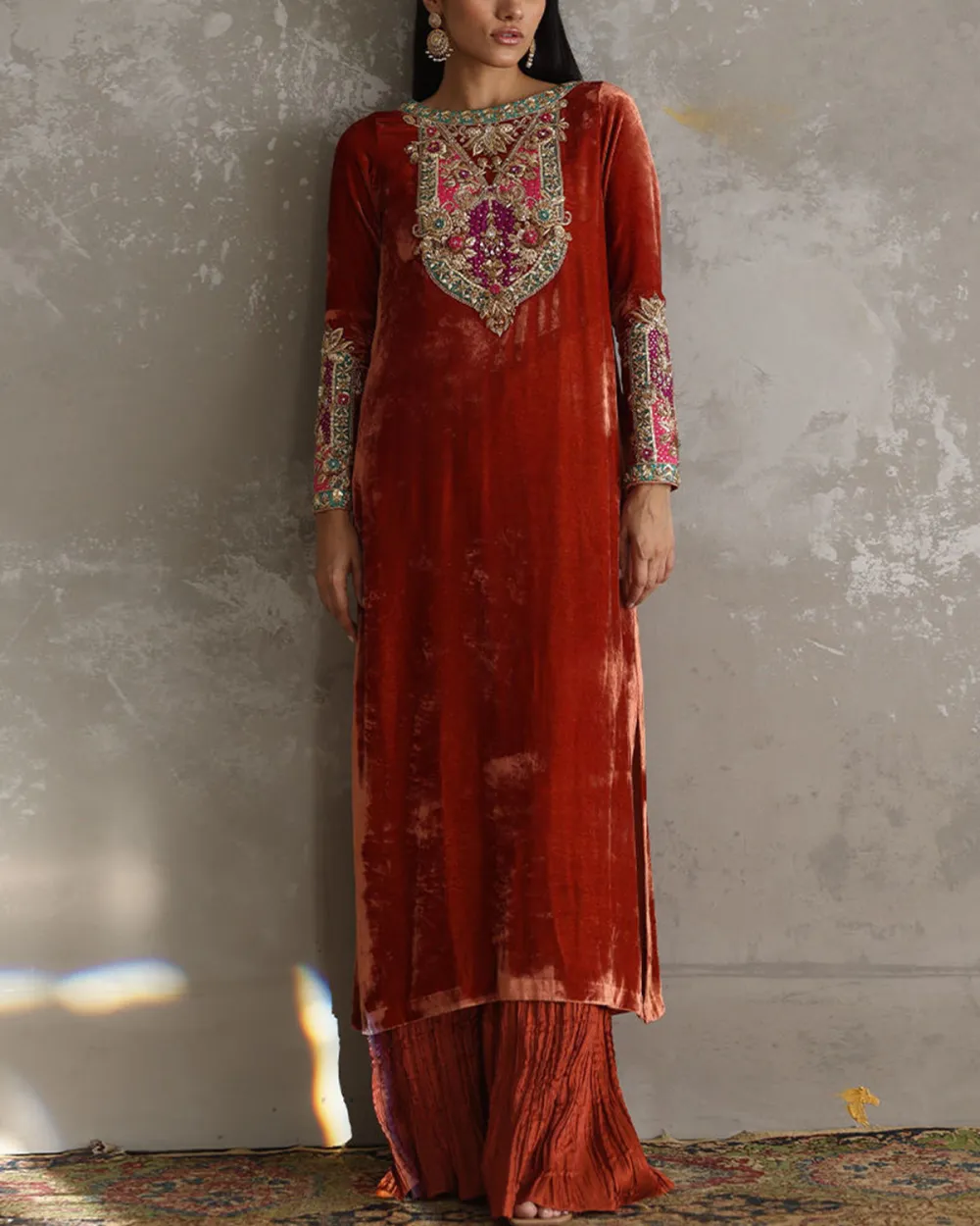 Elegant embroidered velvet kaftan