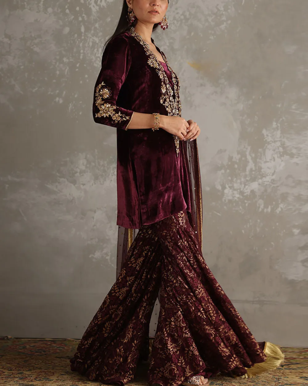 Vintage elegant embroidered velvet top and flared pants two-piece set