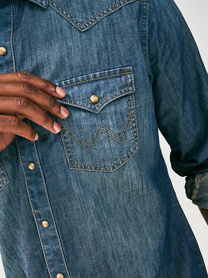 MEN’S WRANGLER RETRO® LONG SLEEVE BLUE DENIM WESTERN SHIRT IN BLUE DENIM