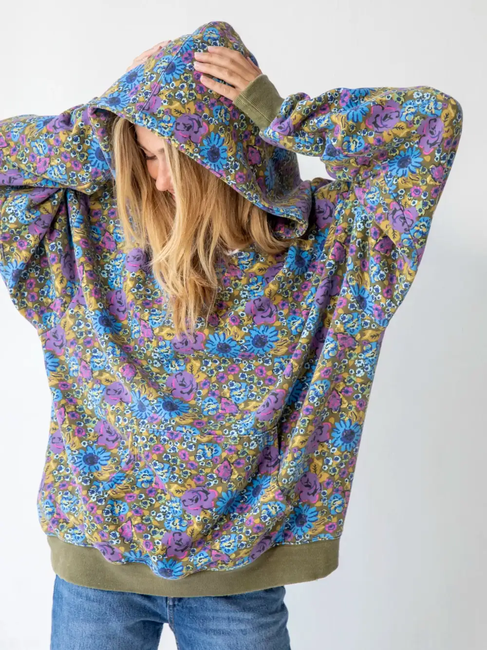 Oversized Printed Sweatshirt - Blue Rose Purple Daisy