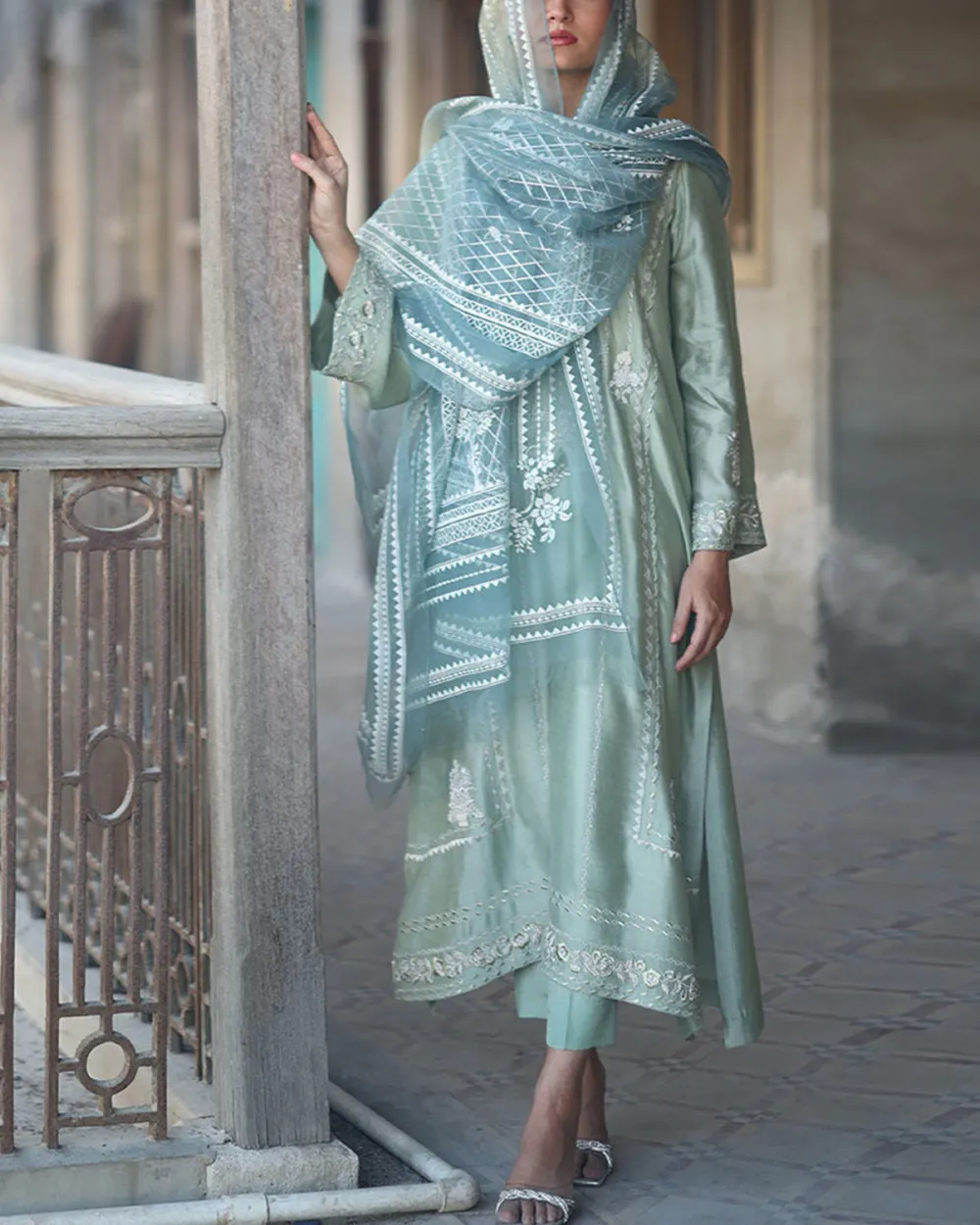 Elegant embroidered kaftan