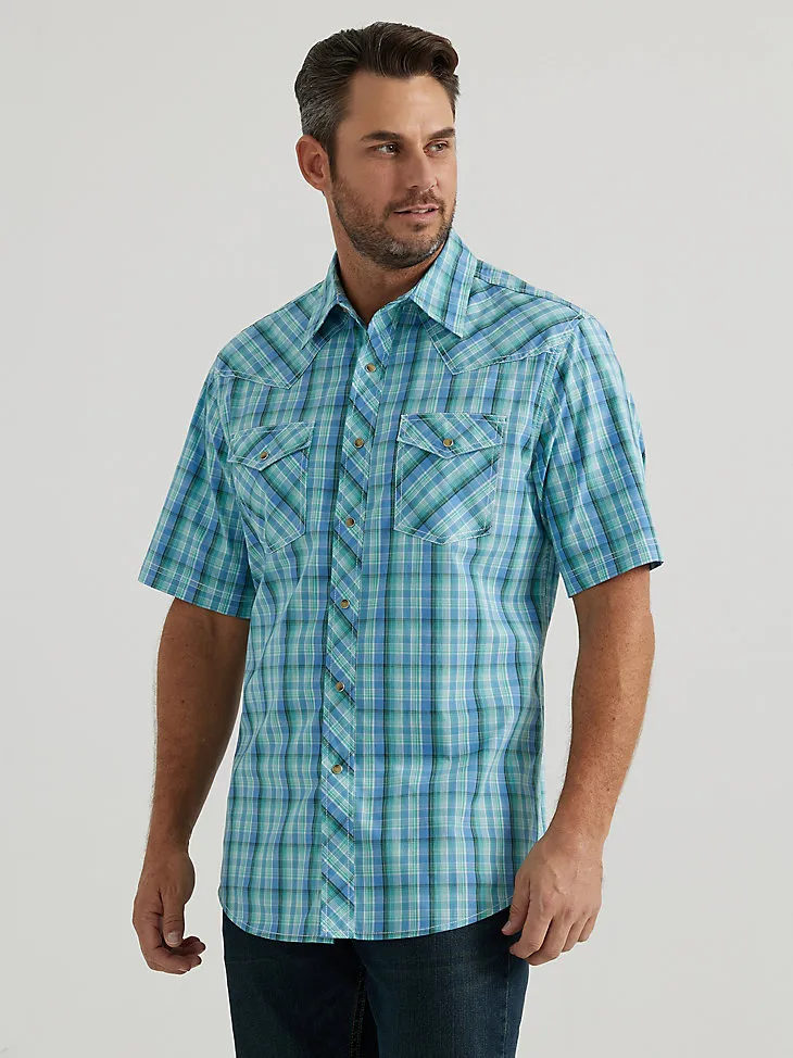 MEN'S WRANGLER® 20X® COMPETITION ADVANCED COMFORT SHORT SLEEVE WESTERN SNAP TWO POCKET PLAID SHIRT IN ORANGE SEA