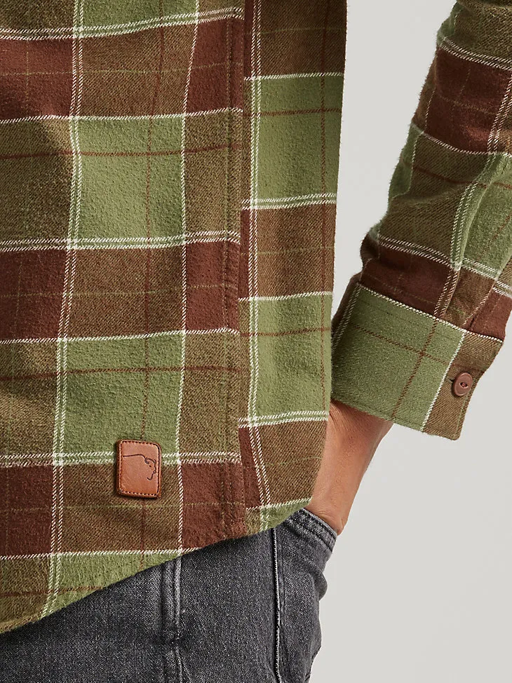 WRANGLER X BUFFALO TRACE™ MEN'S FLANNEL SHIRT IN KENTUCKY GREEN