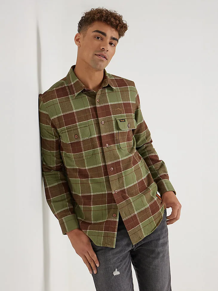 WRANGLER X BUFFALO TRACE™ MEN'S FLANNEL SHIRT IN KENTUCKY GREEN