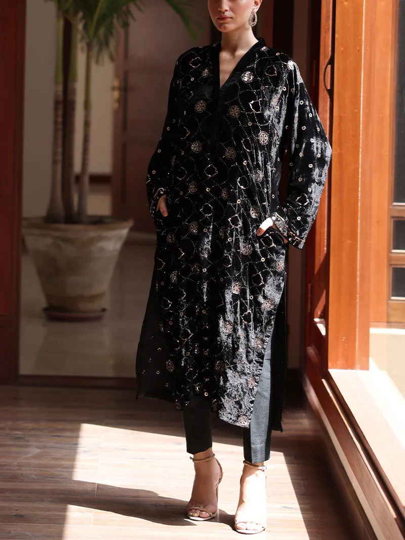 Elegant embroidered velvet kaftan