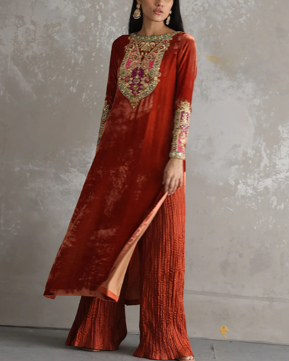 Elegant embroidered velvet kaftan